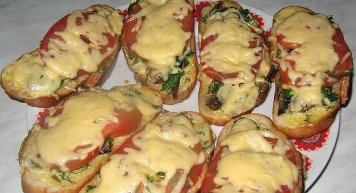 Горячий бутерброд со шпротами