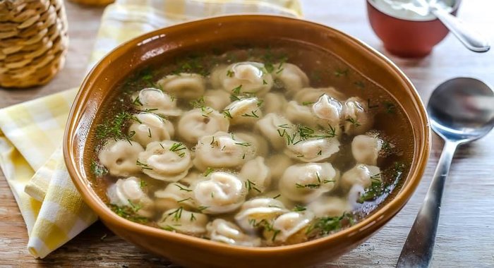 Бульон мясной с пельменями