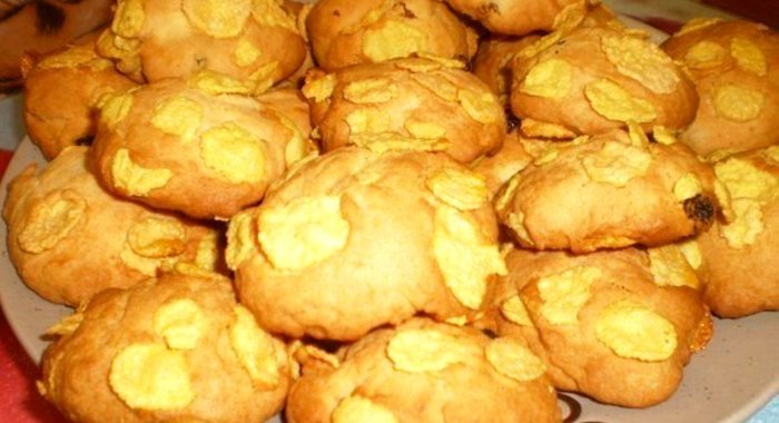 Печенье из кукурузной муки с изюмом «Пустынные розочки»