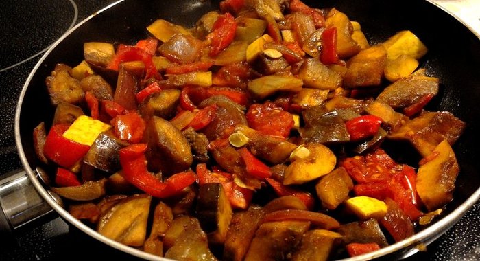 Овощи в красном вине и соевом соусе