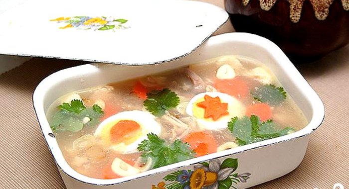 Свиной холодец с соусом