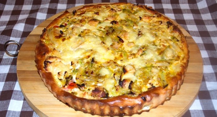 Пирог с курицей и брынзой