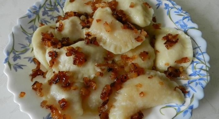 Вареники с картошкой и салом