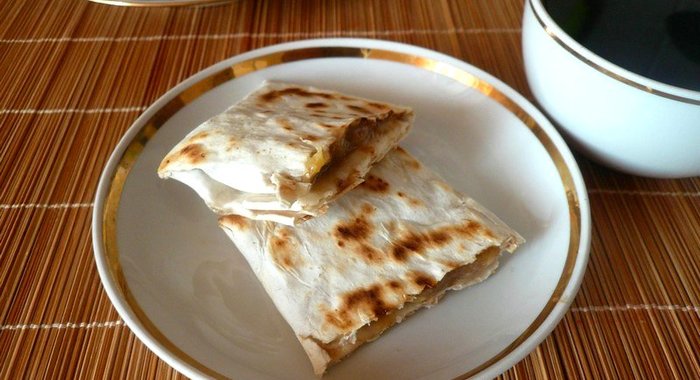 Конвертики из лаваша с банановой начинкой