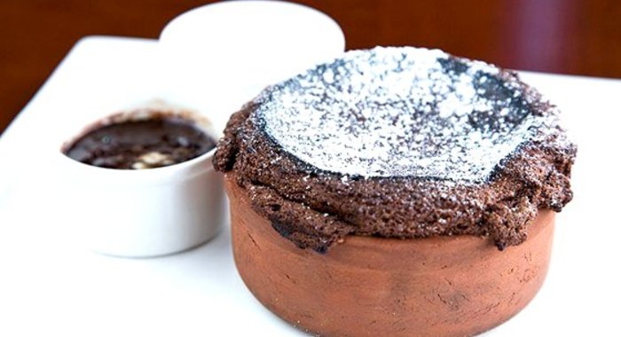 Шоколадное суфле с белым шоколадным кремом