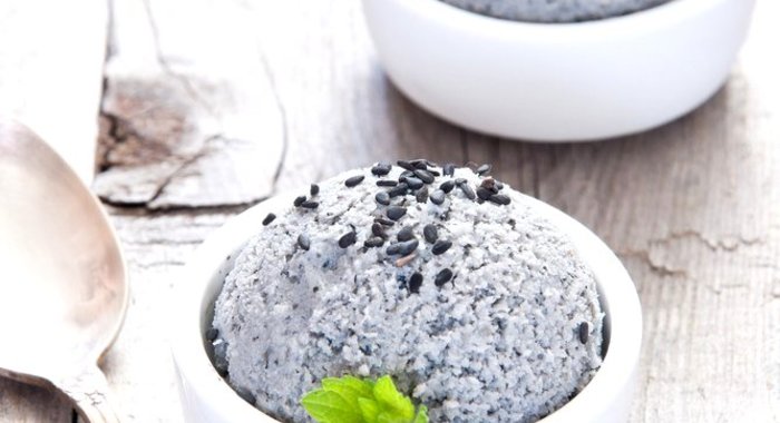 Мороженое из черного кунжута (Kuro Goma)
