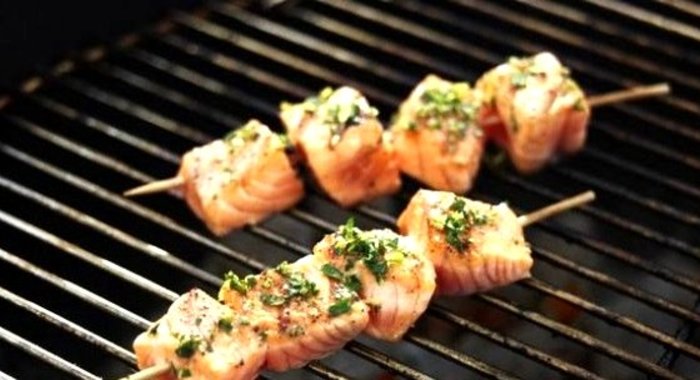 Шашлык из рыбы на мангале