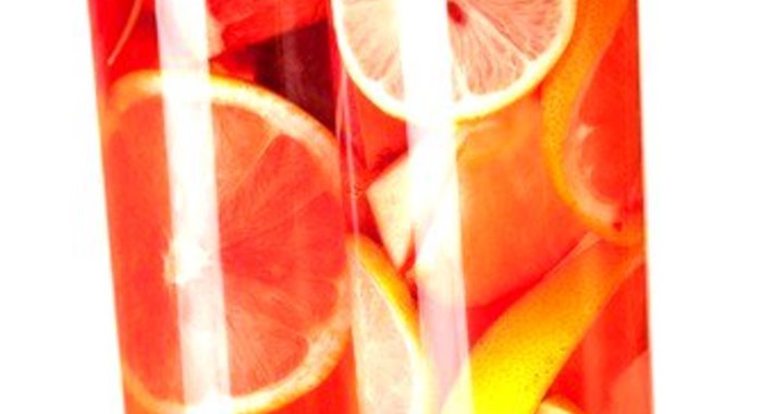 Компот из красных апельсинов, грейпфрутов и граната с белым вином и шерри