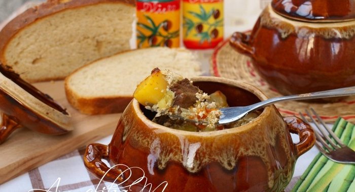 Жаркое в горшочках с мясом