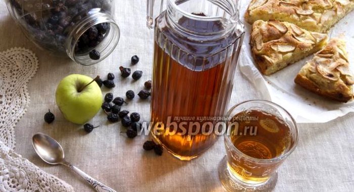 Компот из шиповника с яблоками