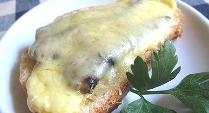 Вкусные бутерброды со шпротами