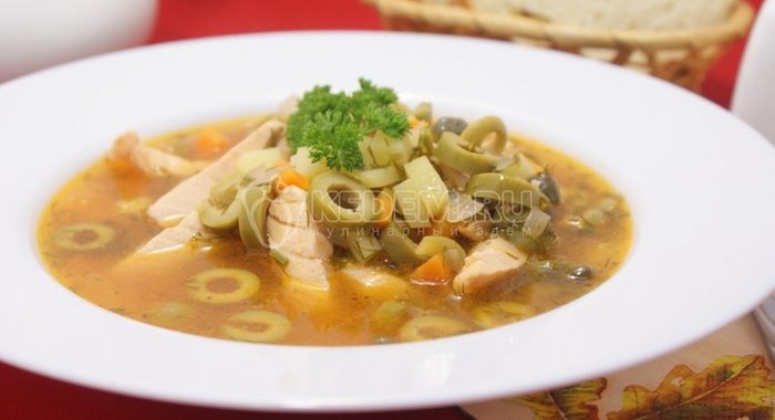 Рыбная солянка и сёмгой и оливками