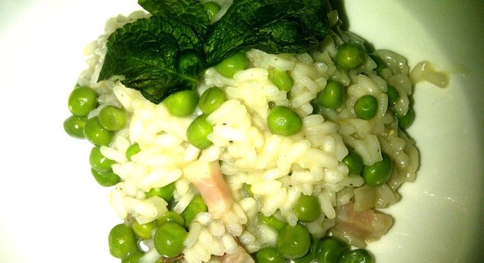 Ризотто с панчеттой, зеленым горошком и мятой