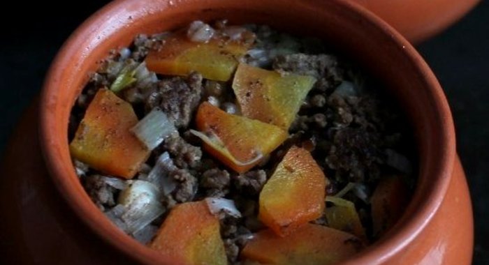 Гречневая каша с фаршем в горшочках