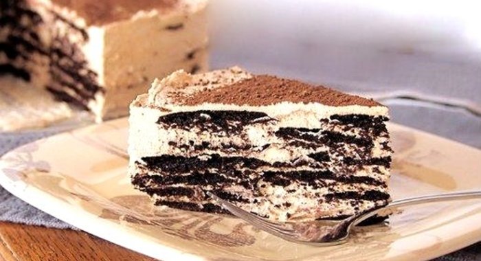 Кофейный десерт из вафель и крема