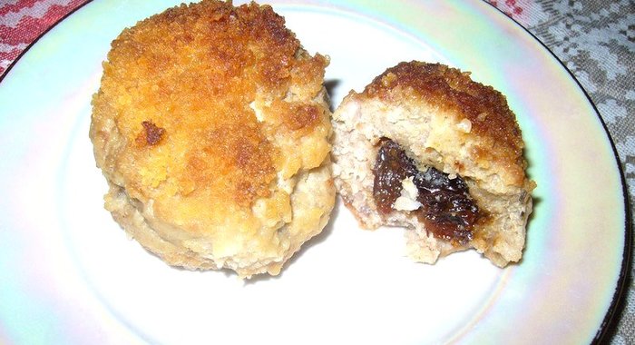 Котлеты из свинины с черносливом и розмарином