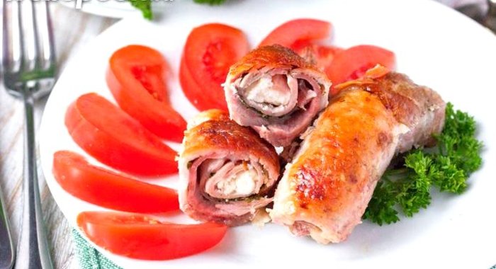 Рулетики из свинины с ветчиной и сыром фета