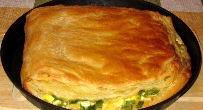 Слоеный пирог с сыром и яйцом