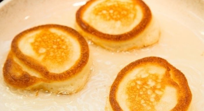 Пышные оладьи на кислом молоке без дрожжей