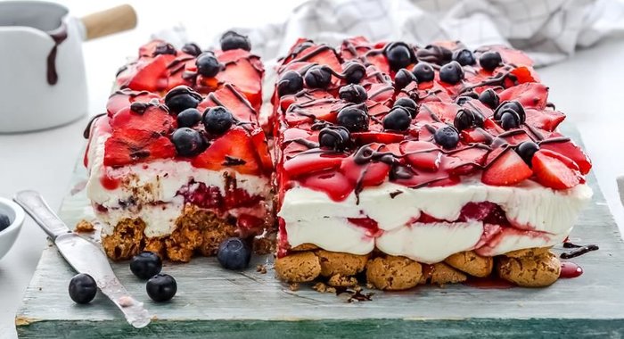 Торт с маскарпоне и клубникой