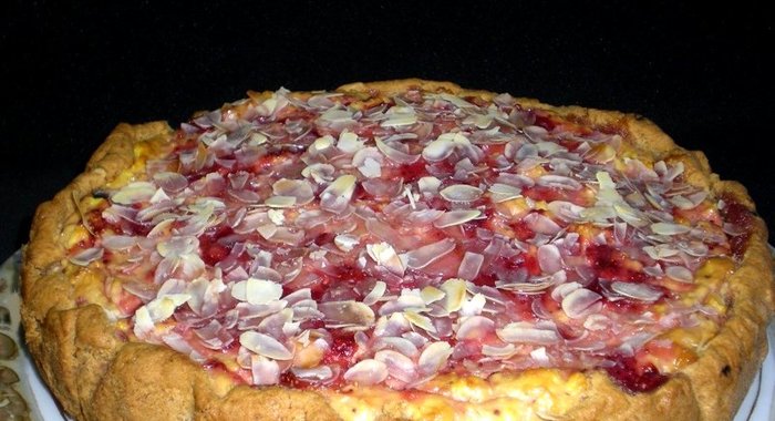 Пирог из клубники в мультиварке