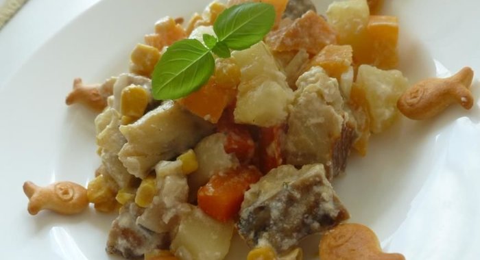 Жаркое из трески с репой и кукурузой
