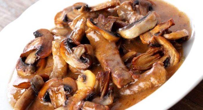 Рагу из говядины с красным вином и грибами