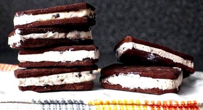 Классический сэндвич-мороженое