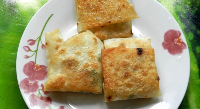 Конвертики из лаваша с луком и яйцом