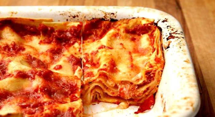 Лазанья с помидорами и сыром