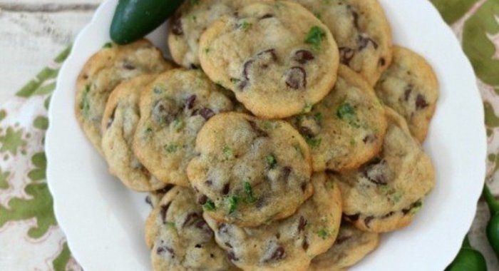 Печенье с шоколадной крошкой и халапеньо