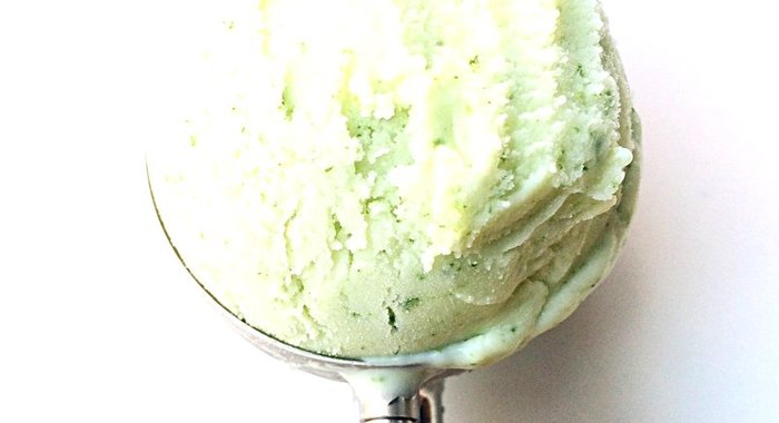 Мороженое с тархуном и оливковым маслом