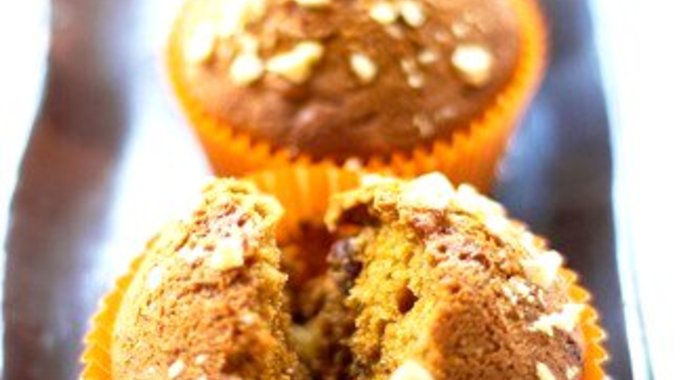 Маффины с грецкими орехами и джемом