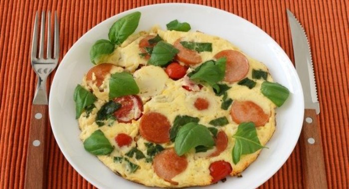 Омлет с сосиской