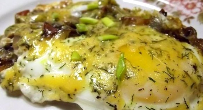 Яичница с грибами и сыром