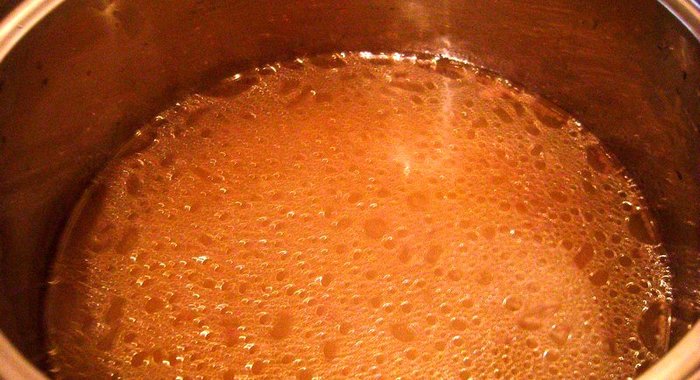 Мясной свиной бульон