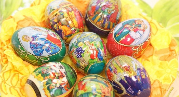 Крашенные пасхальные яйца в термопленке с рисунком