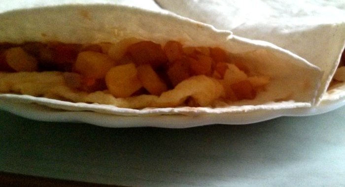 Тортилья с ветчиной, сыром и овощами