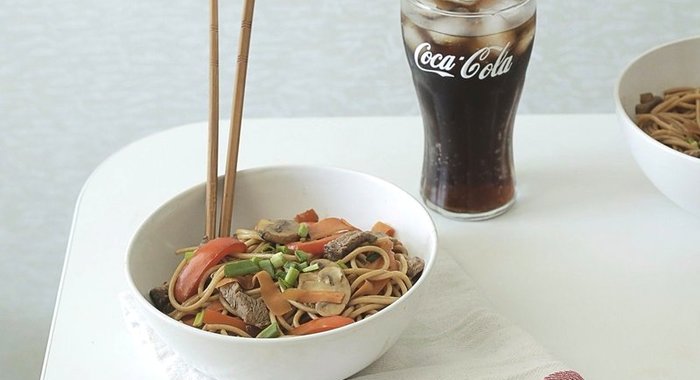 Гречневая лапша с говядиной и овощами