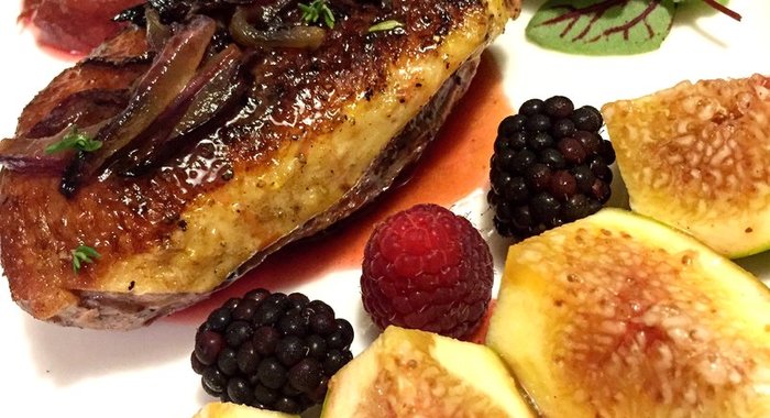 Гриль стейк из утиной грудки с соусом из слив