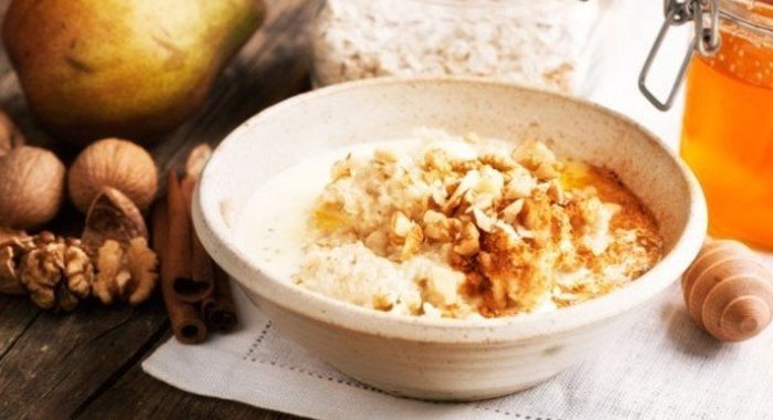 Рисовая каша с творогом, яблоком и медом