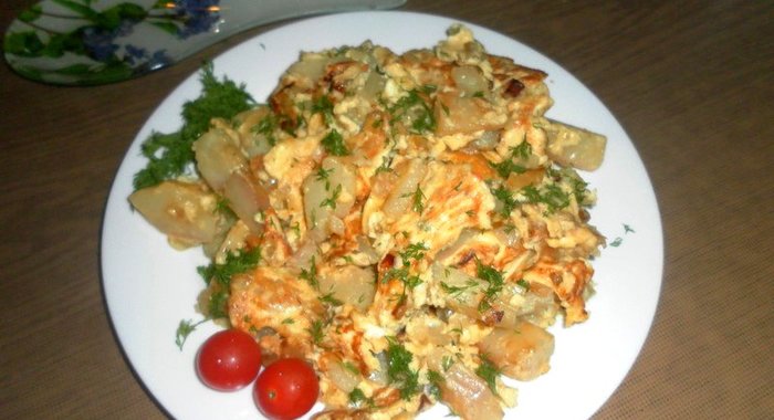 Омлет с отварным картофелем