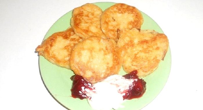 Творожные оладьи с хурмой