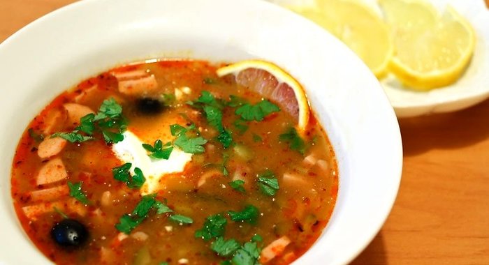 Солянка с копченостями