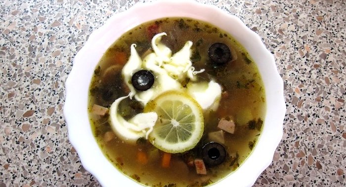 Солянка с маслинами