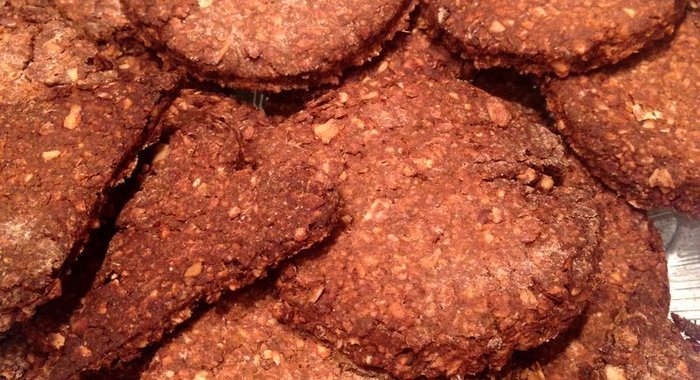 Пряное злаковое печенье с финиками без сахара