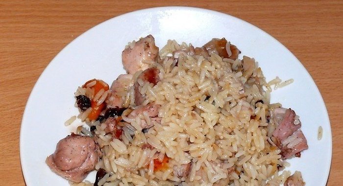 Плов с курицей и сухофруктами