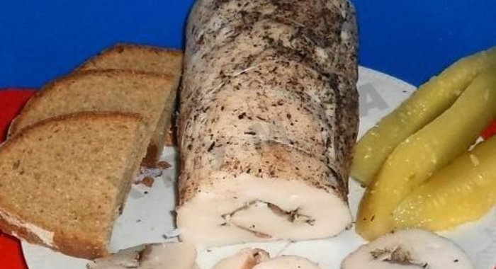 Рулет из свиного сала