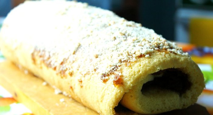 Рулет с грушевым вареньем