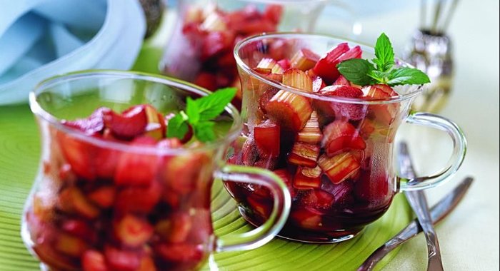 Ревенный компот с ванилью